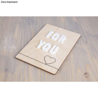 Kreative Verwendung der Silikon Gießform Mini ABC von easy-sticks, zeigt eine personalisierte Karte mit dem Schriftzug "FOR YOU".