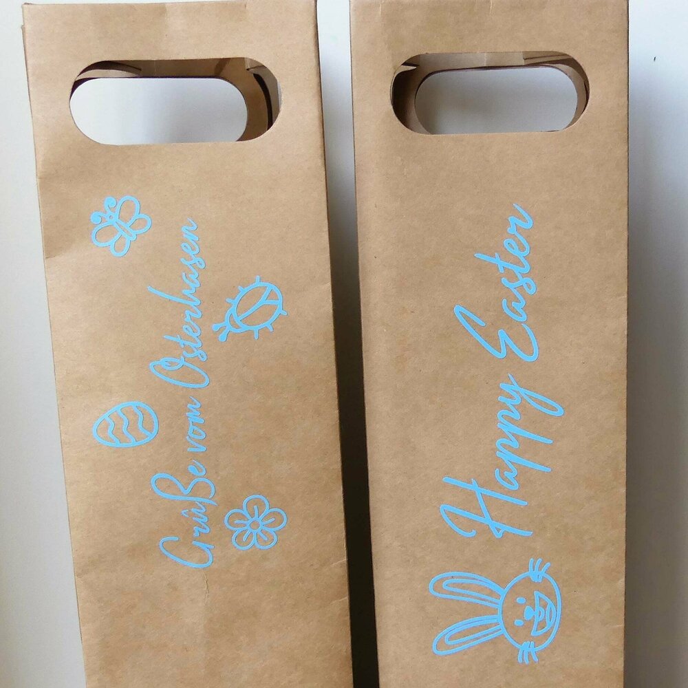 Ostern - Frühling Sprüche Plotterdatei von easy-sticks, kreative Geschenktüten aus braunem Papier mit österlichen Versen, für ein persönliches Geschenk.
