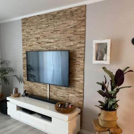 Easy-Sticks 4.0 von Easy-Sticks - Bequeme Wandverkleidung in einem modernen Wohnraum, gestaltet mit eleganten Holzsticks.