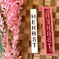 Easy-Sticks Silikonform 'Herbst' mit pinken und weißen Gießformen, um einzigartige Windlichter oder Lichthäuser zu gestalten. Perfekt für kreative DIY-Projekte.