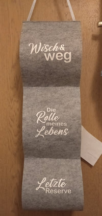 Stilvolles Wandaccessoire mit den Klorollen-Sprüchen "Wisch & weg", "Die Rolle meines Lebens" und "Letzte Reserve", gestaltet von easy-sticks.