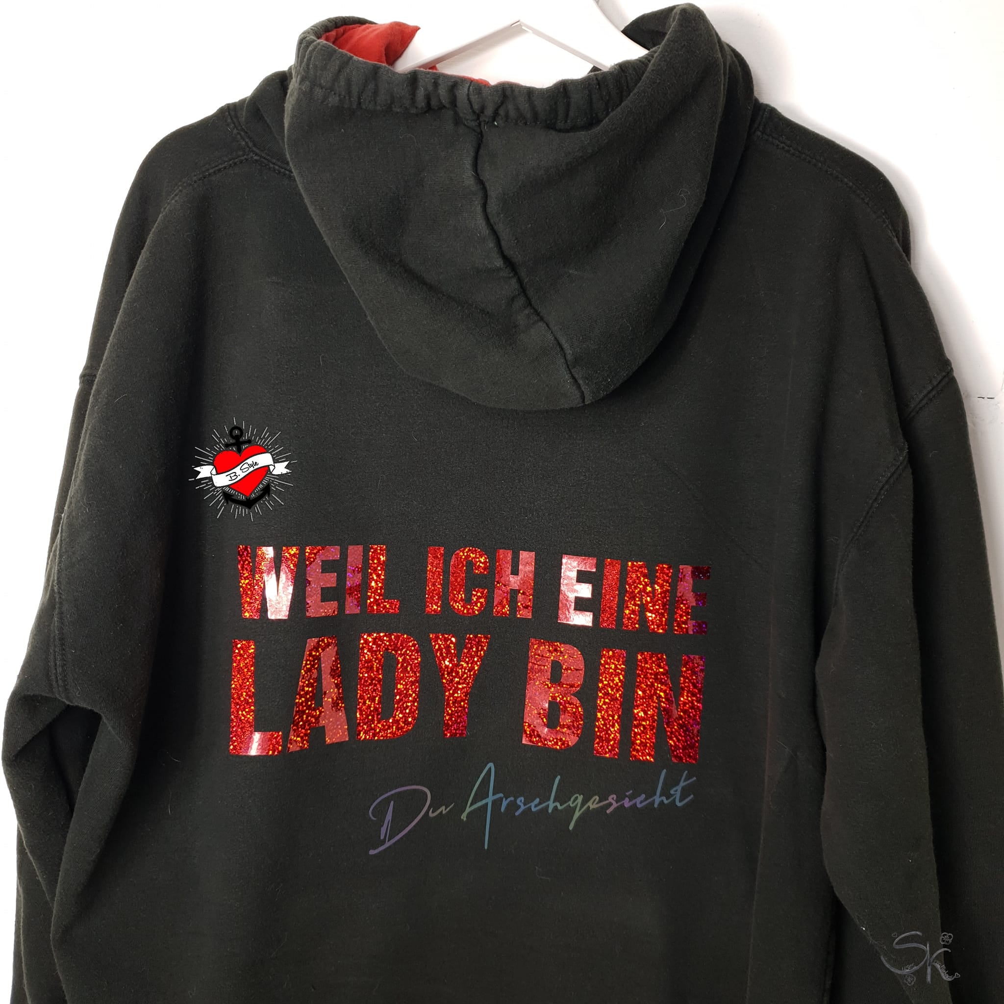 Detailaufnahme der Weil ich eine Lady - Du Arschgesicht Plotterdatei für DIY Projekte, erhältlich in SVG und PDF Formaten.