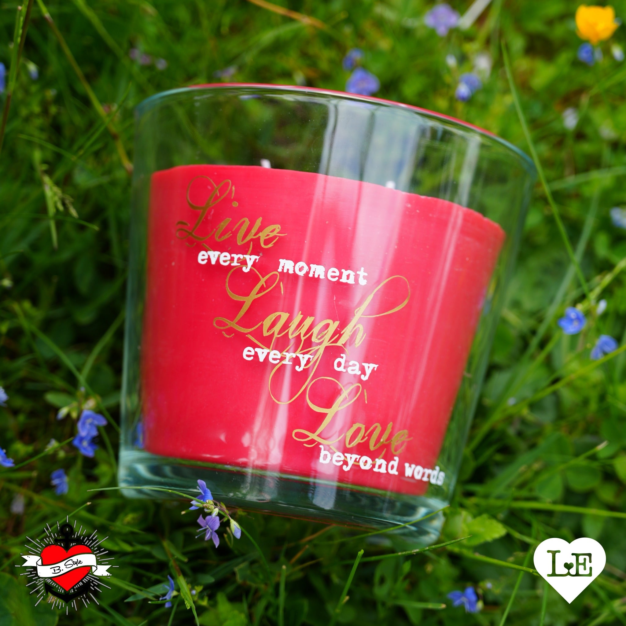 live-laugh-love Plotterdatei auf einem Kerzenglas geplottet als Beispielbild für die Anwendung