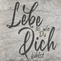 Kreative Laserdatei von easy-sticks mit dem Spruch 'Lebe so wie du dich fühlst' auf einer Holzoberfläche.