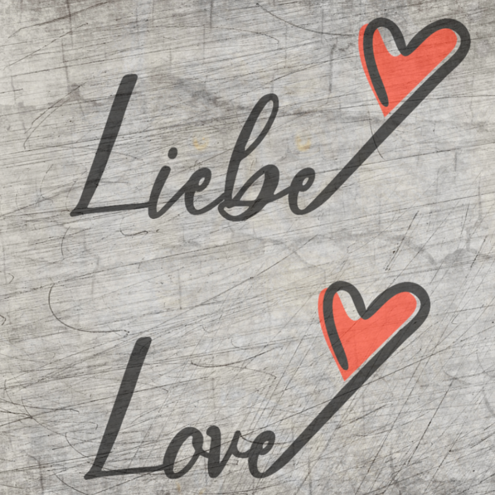 Die wunderschöne 'Liebe und Love' Plotterdatei von easy-sticks auf einem Holz-Hintergrund, die kreative Möglichkeiten für individuelle Projekte bietet.