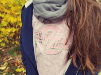 Gemütlicher Look mit einem Hoodie und dem Aufdruck 'Limited Edition' von easy-sticks, perfekt für den Herbstlook