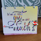 Bunte Darstellung der Schrift "Wenn es sich gut anfühlt, dann mach's" auf einem Tischkalender, ein kreatives Produkt von easy-sticks.