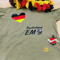 Fußball Meisterschaften Plotterdatei zum Download Deutschlad EM Fussballfeld Herz DE Flagge Deutschland