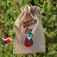 Rustikale Geschenktasche aus Jute mit "Merry Whatever" Plotterdatei Aufdruck, ideal für Weihnachtsgeschenke und festliche Anlässe, erhältlich bei easy-sticks.