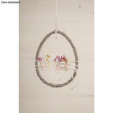 Metallring Ei, 20cm - für dein Oster DIY von easy-sticks: Ein elegant dekorierter Metallring mit einer weichen Wolle und bunten Blumen, ideal für die Osterzeit.