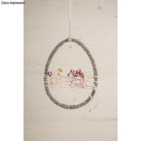 Metallring Ei, 20cm - für dein Oster DIY von easy-sticks: Ein elegant dekorierter Metallring mit einer weichen Wolle und bunten Blumen, ideal für die Osterzeit.