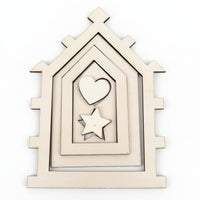 Minimalistisch gestalteter Laserdatei Haus Rahmen von Easy-Sticks, dekorative Holzerelemente mit Herz und Stern.