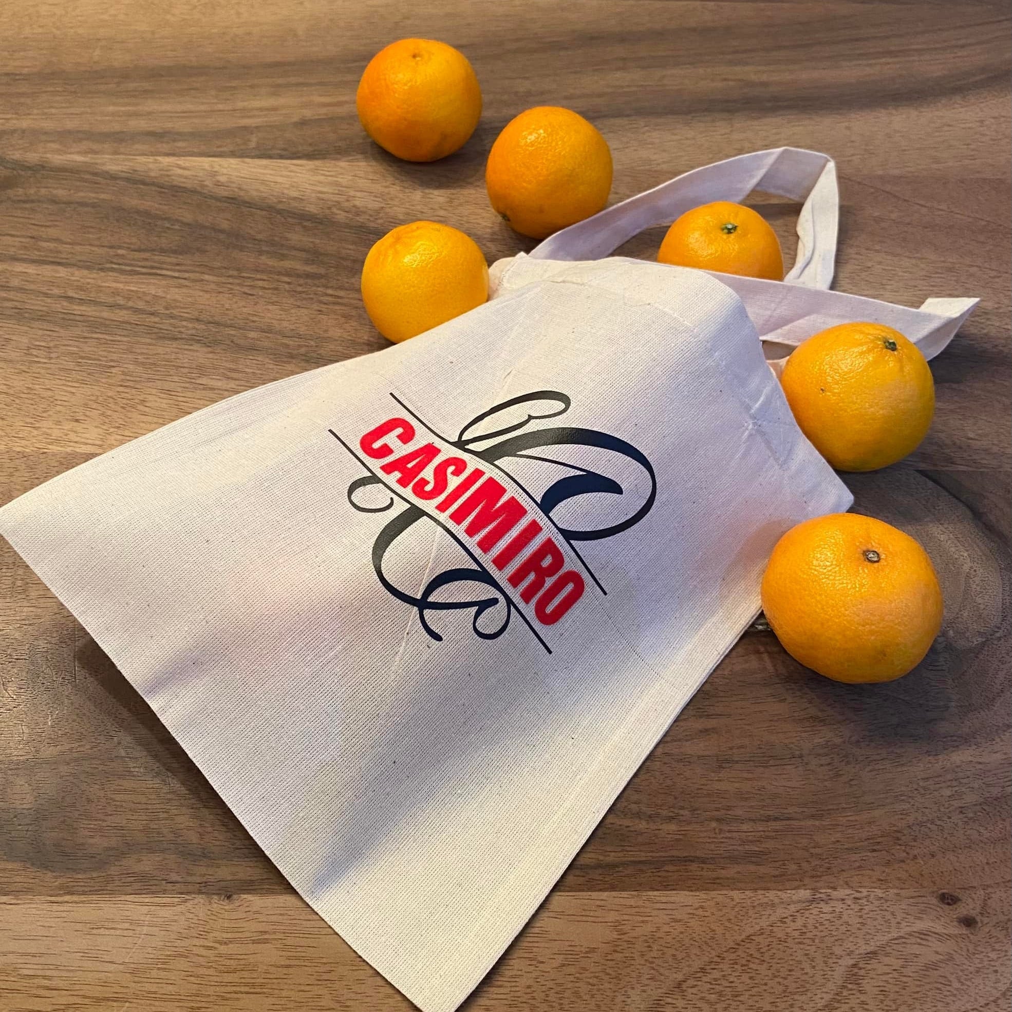 Umweltfreundliche Baumwolltasche mit dem personalisierten Schriftzug "CASIMIRO" von easy-sticks, ideal für nachhaltige Einkaufserlebnisse.