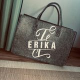 Stylische Filztasche mit personalisiertem Monogramm "E" von easy-sticks, ideal für kreative Projekte und DIY-Anwendungen.