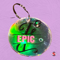 Futuristischer Anhänger mit dem Monogramm "E", designt von easy-sticks, ein einzigartiges Accessoire für jeden Anlass.