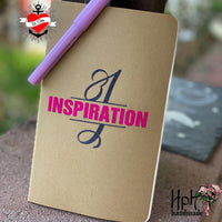 Kreatives Notizbuch mit dem Titel "INSPIRATION" und Monogramm "I" in auffälligem Pink, designt von easy-sticks.