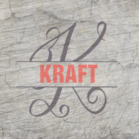 Monogramm "K" Plotterdatei von easy-sticks mit dem Schriftzug KRAFT auf einem strukturierten Hintergrund, ideal für kreative Projekte.