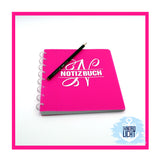 Kreatives Notizbuch in leuchtendem Pink mit dem Monogramm "N" von easy-sticks, das eine individuelle Note für deine Notizen verleiht.