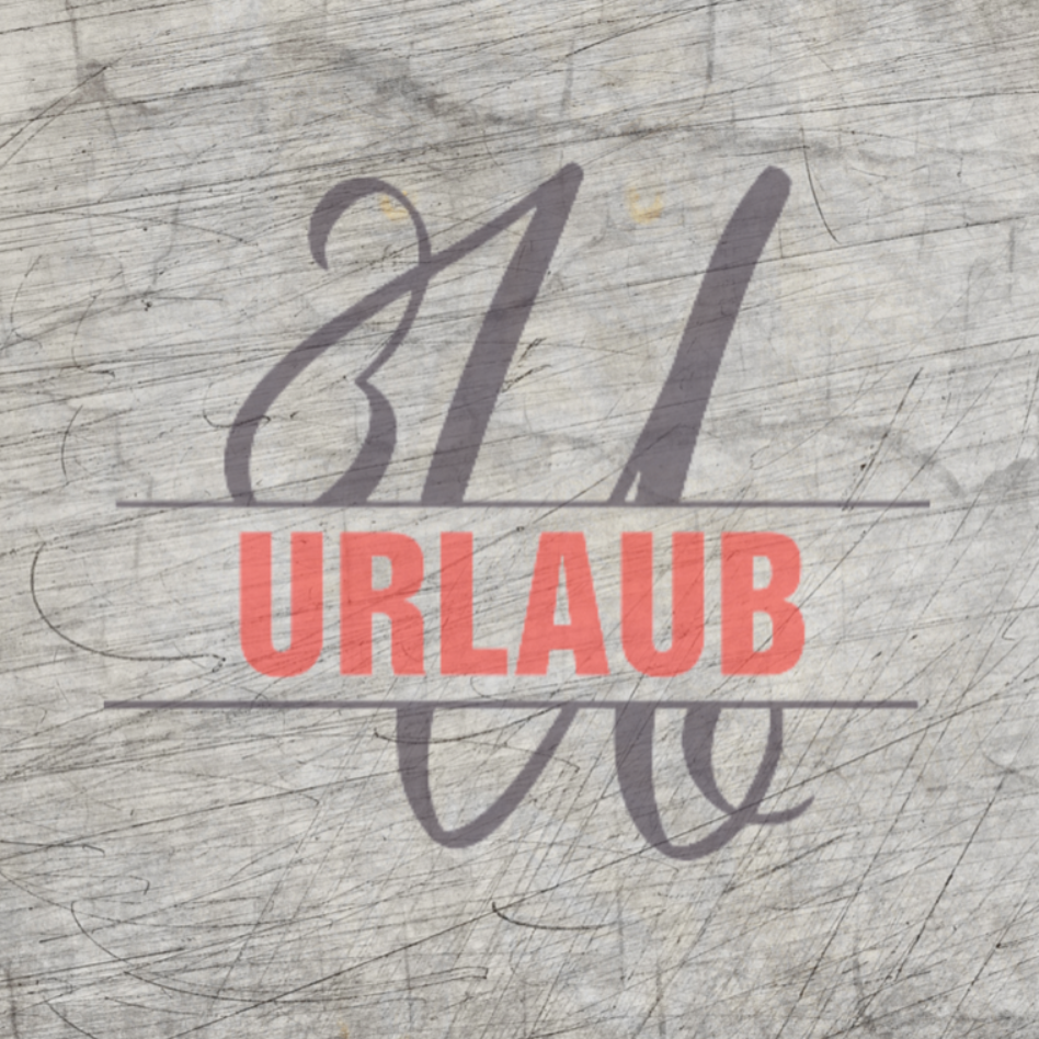 Monogram 'U' Plotterdatei von easy-sticks, kreatives Design mit dem Wort 'URLAUB' auf hellem Holz-Muster.