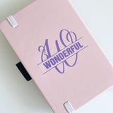 Kreatives Notizbuch mit dem Monogramm 'W' und dem Wort 'WONDERFUL' aus der Monogram 'W' Plotterdatei von easy-sticks, perfekt für persönliche Gedanken.