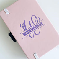 Kreatives Notizbuch mit dem Monogramm 'W' und dem Wort 'WONDERFUL' aus der Monogram 'W' Plotterdatei von easy-sticks, perfekt für persönliche Gedanken.