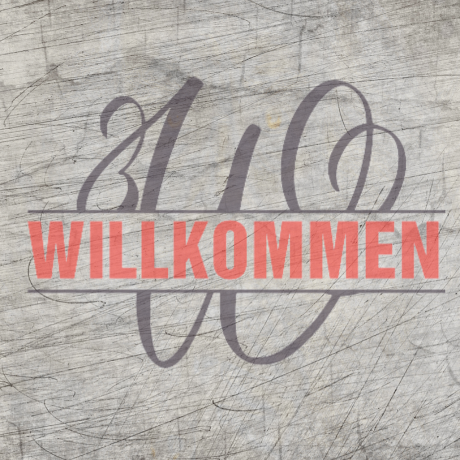 Monogramm "W" Plotterdatei von easy-sticks, kreative Willkommensschrift auf einem rustikalen Hintergrund, ideal für DIY-Projekte.