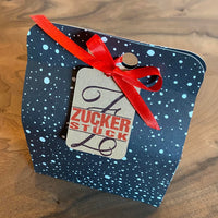 Ansprechende Schachtel mit dem Monogramm "Z" und dem Schriftzug "ZUCKERSTÜCK" von easy-sticks, perfekte Geschenkidee für Naschkatzen und kreative Projekte.