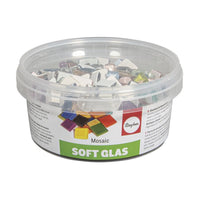 Bunte Soft Glas Mosaiksteine von Easy-Sticks in einem transparenten Behälter, ideal für kreative DIY Projekte.