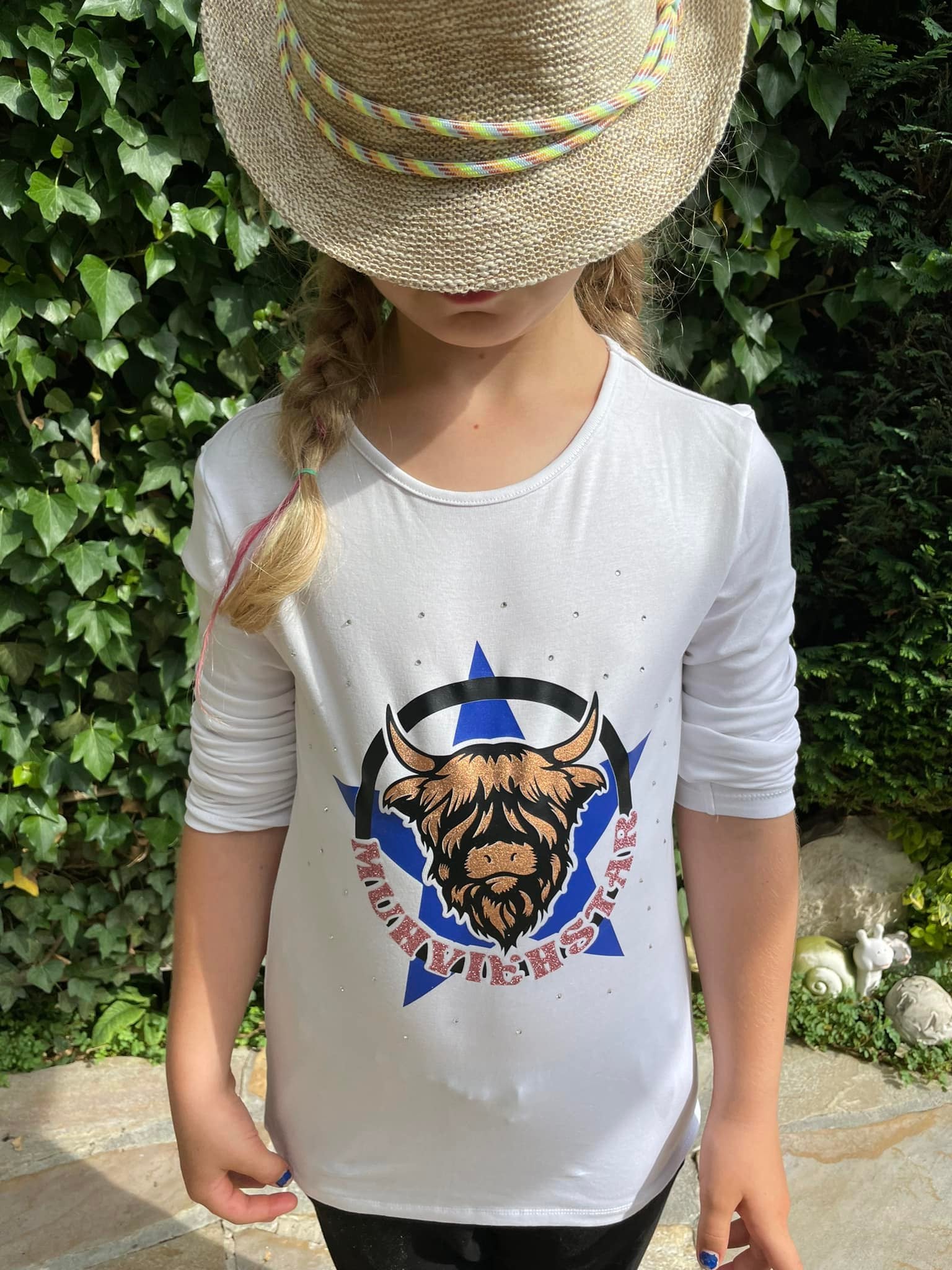 Stylisches Kinder-T-Shirt mit dem kreativen "Muhviehstar" Design von easy-sticks, ideal für kleine Modefans.
