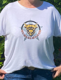 Lässiges T-Shirt in Weiß, verziert mit dem originellen "Muhviehstar" Motiv von easy-sticks, perfekt für einen modischen Look.