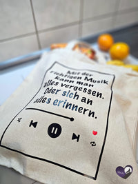 Mit der richtigen Musik kann man alles vergessen. Oder sich an alles erinnern. Plotter Datei Plotterspruch Musik Musikliebe