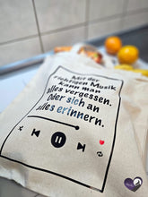 Lade das Bild in den Galerie-Viewer, Mit der richtigen Musik kann man alles vergessen. Oder sich an alles erinnern. Plotter Datei Plotterspruch Musik Musikliebe
