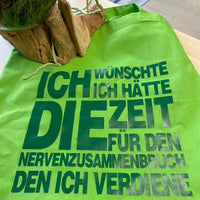 Grüne Baumwolltragetasche mit schwarzem Text: "Ich wünschte ich hätte die Zeit für den Nervenzusammenbruch den ich verdiene". Praktisch und stylisch, erhältlich von easy-sticks.