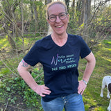 Eine Person trägt ein T-Shirt mit dem Spruch "Falls jemand Nerven findet..... DAS SIND MEINE!" – ein kreatives Beispiel für die DIY-Plotterdatei von easy-sticks.