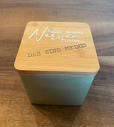 Eine stilvolle Holzbox mit der Aufschrift "Falls jemand Nerven findet..... DAS SIND MEINE!" in einer schicken Gestaltung, inspiriert von der Plotterdatei von easy-sticks.