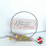 Schönes Holzschild mit dem Spruch "Falls jemand Nerven findet..... DAS SIND MEINE!" von easy-sticks, perfekt für Dekoideen mit der Plotterdatei.