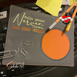 Praktische Unterlage mit der Aufschrift "Falls jemand Nerven findet..... DAS SIND MEINE!" von easy-sticks, ein kreatives Beispiel für die Nutzung der Plotterdatei.