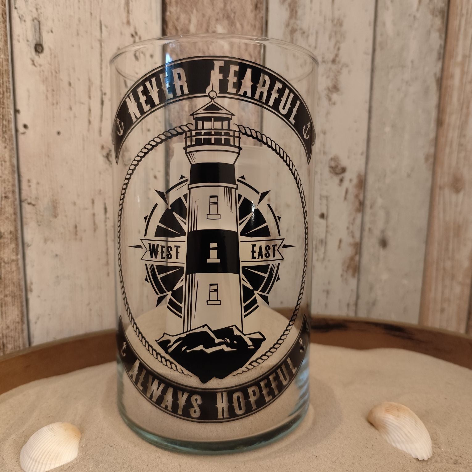 Never Fearful Leuchtturm Always Hopeful Kompass Plotterdatei Beispiel auf Glas