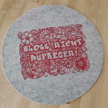 Lade das Bild in den Galerie-Viewer, Bloß nicht aufregen T-Shirt Plotterspruch idee Tasche Blumen Plotter datei zum Download Untersetzer
