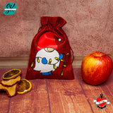 Nikolaus Wichtel Plotterdatei von easy-sticks: Rote Geschenktüte mit Wichtel als Design, umgeben von einem Apfel und getrockneten Früchten.