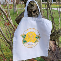 Stofftasche mit gelbem Rosenmotiv und dem Schriftzug "No Regrets Only Memories" von easy-sticks, perfekt für kreative Anwendungen und Geschenke.