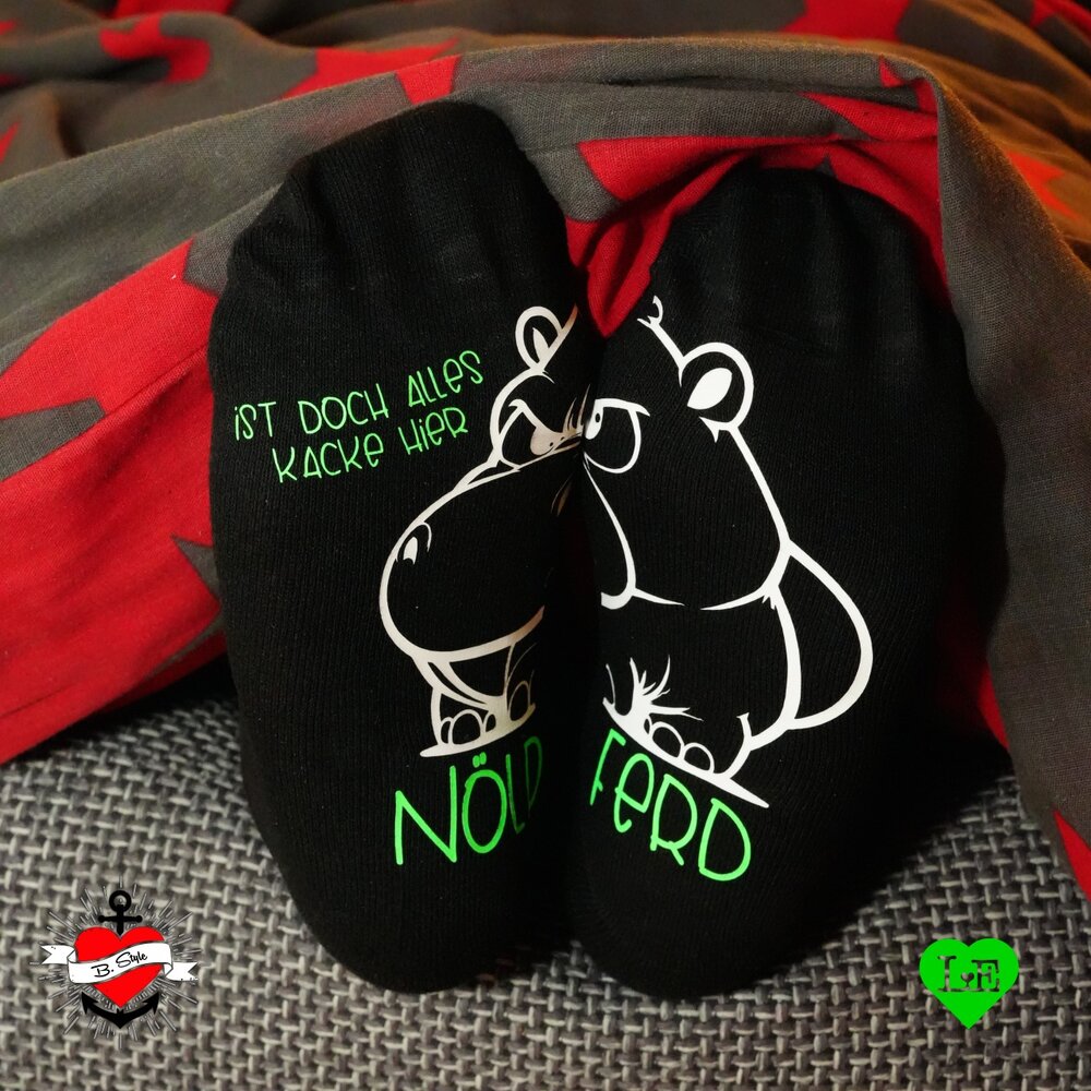Noelpferd nilpferd Plotterdatei Datei zum Downloaden Plotteridee Tiere wütendes Tier Socken beplotten idee