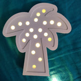Silikonform Lichtobjekt Palme von Easy-Sticks, beleuchtet mit warmen Lichtern und inspirierender Einrichtung.
