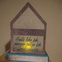 Ein dekoratives Holzschild mit dem Spruch 'Heute lebe ich, morgen putze ich ... vielleicht' von easy-sticks, ideal für kreative DIY-Projekte.