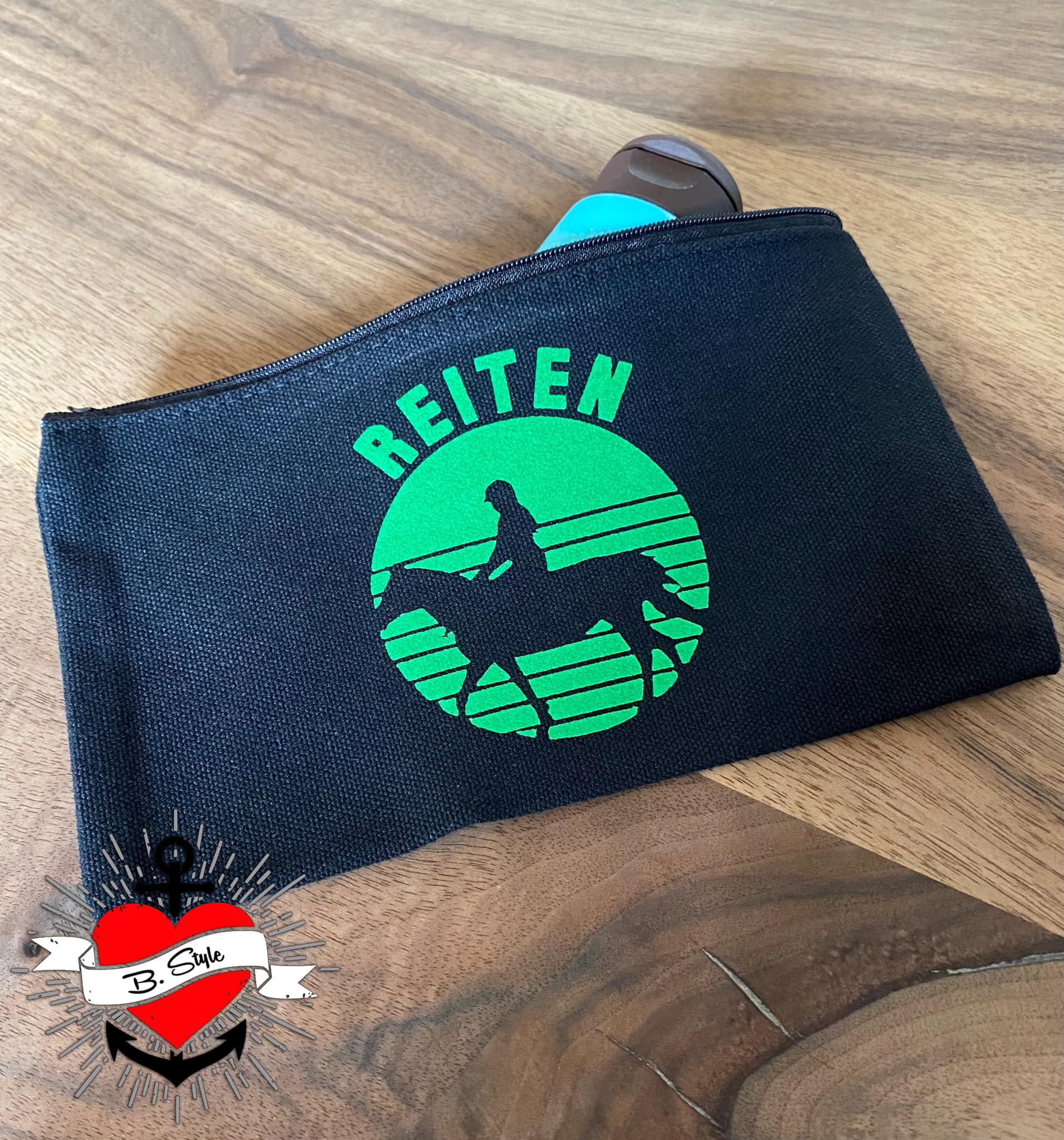 Reiten Abzeichen Schild Reitabzeichen Plotter plotteridee Idee Reiter Reiterin Geschenk T-Shirt