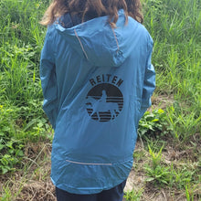 Lade das Bild in den Galerie-Viewer, Reiten Abzeichen Schild Reitabzeichen Plotter plotteridee Idee Reiter Reiterin Geschenk T-Shirt Jacke Shirt Pullover
