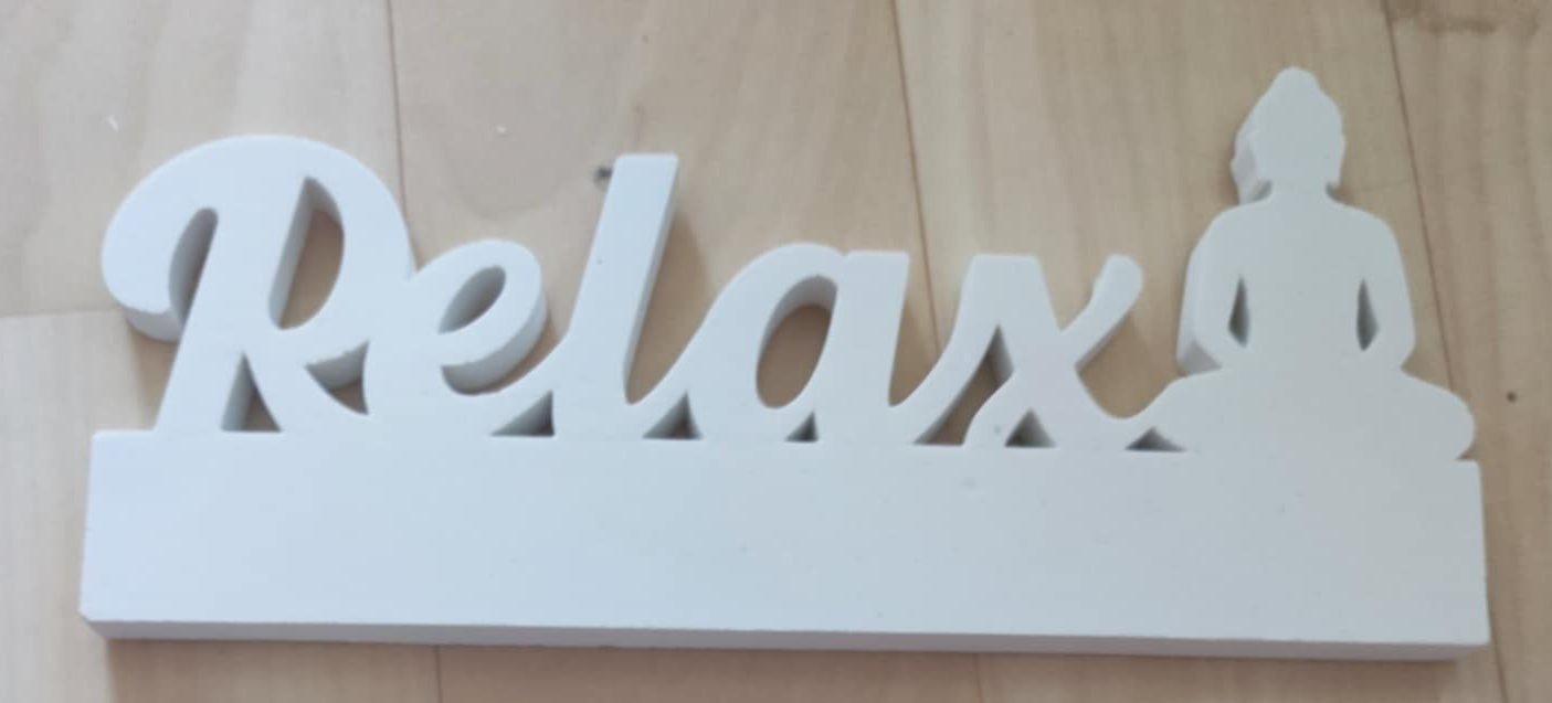 Weißes Silikonmodell mit dem Schriftzug 'Relax' und sittender Buddha-Figur von Easy-Sticks - Ideal für persönliche Dekorationen