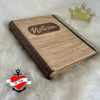 Ringbücher Laserdatei von Easy-Sticks, ein elegant gestaltetes Notizbuch aus Holz mit dem Schriftzug 'Notizen'. Ideal für persönliche Projekte und stark in Aktion mit silikongieform.