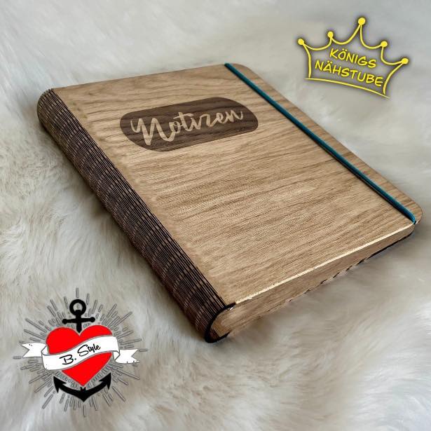 Ringbücher Laserdatei von Easy-Sticks, ein elegant gestaltetes Notizbuch aus Holz mit dem Schriftzug 'Notizen'. Ideal für persönliche Projekte und stark in Aktion mit silikongieform.