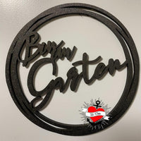 Dekorativer Wandtattoo-Schild mit dem Schriftzug 'Bin im Garten' in elegantem Design, kreiert von easy-sticks für persönliche Gartenprojekte.